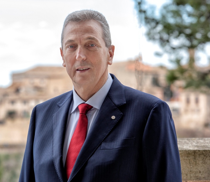 Recanati: al via la distribuzione di buoni spesa e pacchi alimentari per 120 mila euro alle famiglie in difficoltà Antonio Bravi sindaco