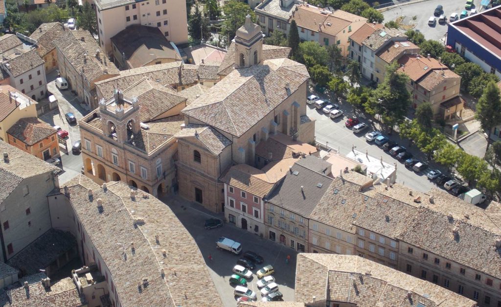 Consiglio comunale aperto in piazza a Montefano sul tema discarica pubblica