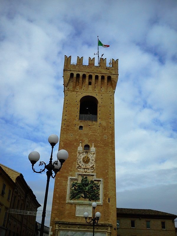 il Comune di Recanati partecipa all’iniziativa m’illumino di meno 2020 Torre civica Recanati