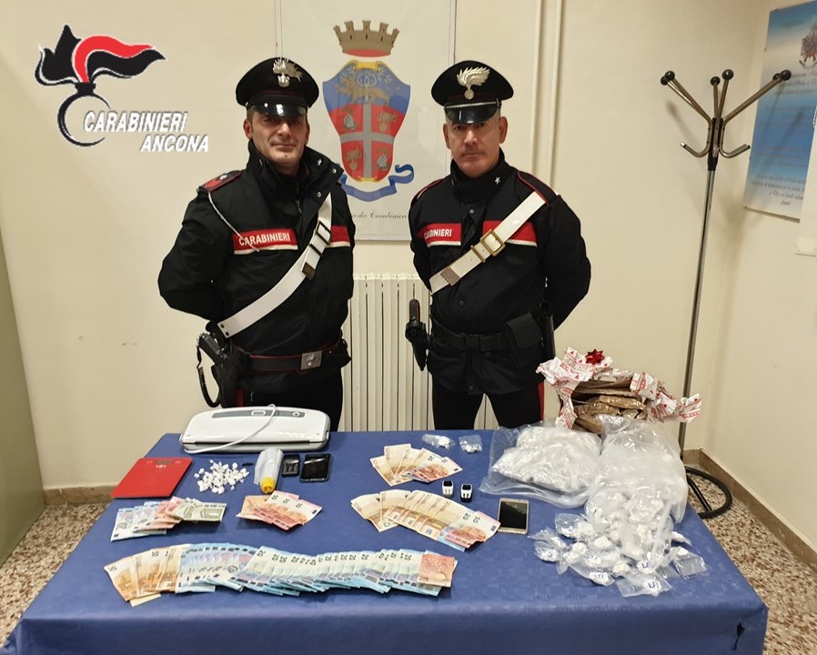Stroncata banda di spacciatori di cocaina, 5 arresti carabinieri Ancona