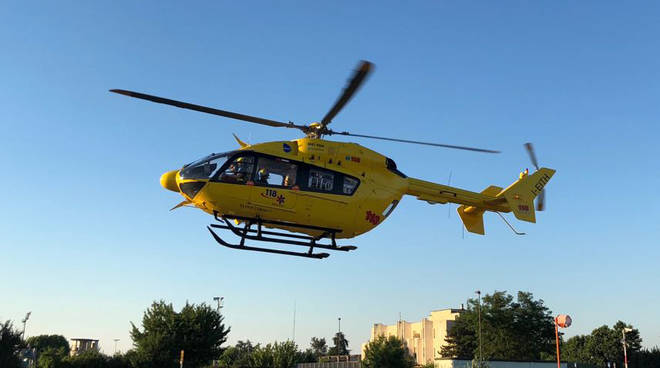 Frontale a Recanati. Anziano trasportato a Torrette in codice rosso eliambulanza