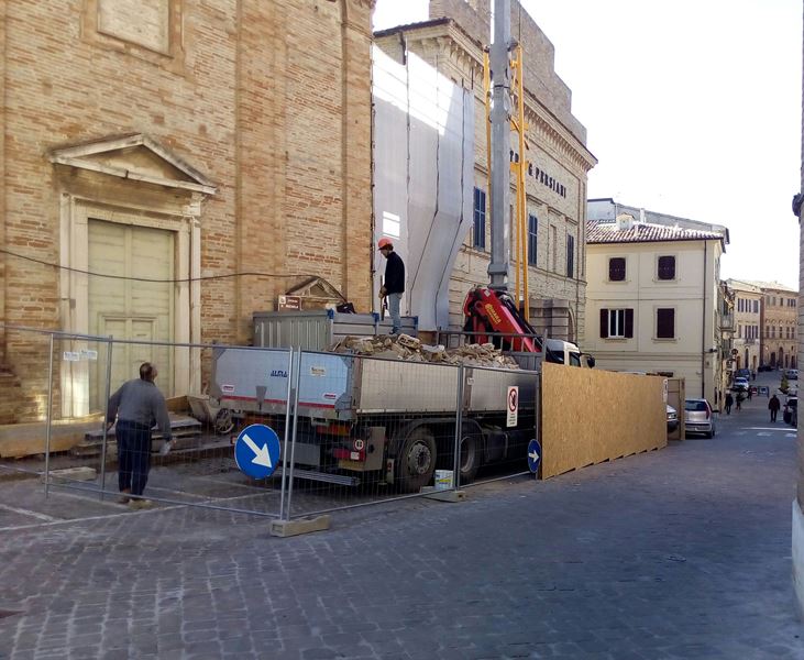 A Recanati tecnici esterni al lavoro per diverse opere pubbliche cantiere museo musica