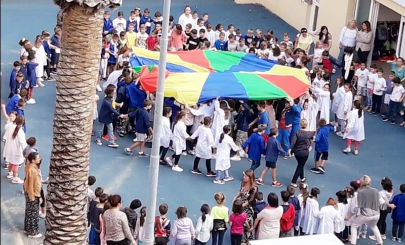 A Recanati ultimo giorno di scuola nei cortili