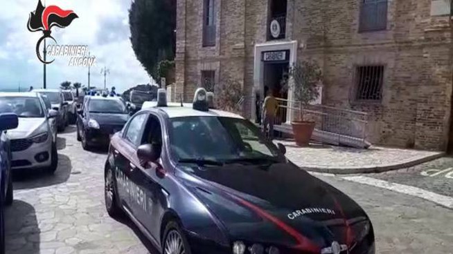 Osimo: Carabinieri e Polizia Municipale bloccano tre ladri carabinieri compagnia di Osimo