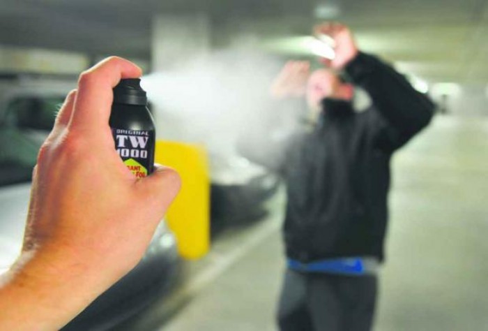 Spray urticante al marito: assolta
