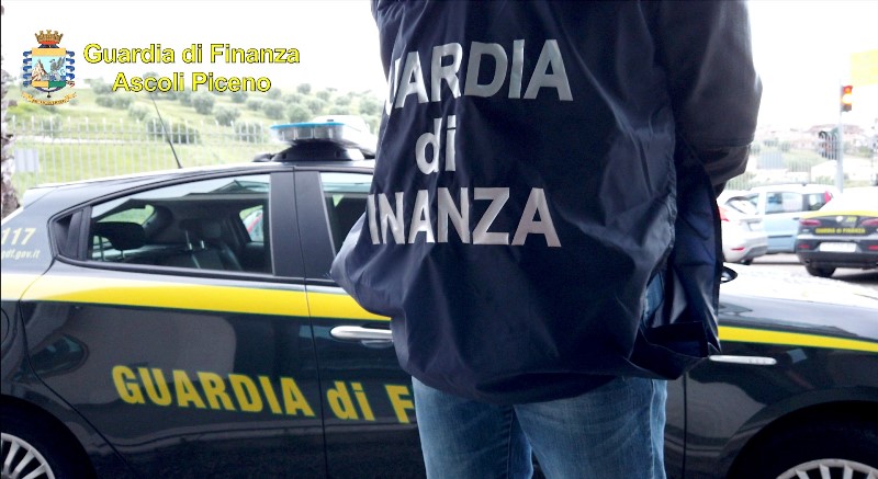 truffa ai danni dell’I.N.P.S.: commercialista e due dipendenti pubblici denunciati dalla Guardia di Finanza di Ascoli Piceno.