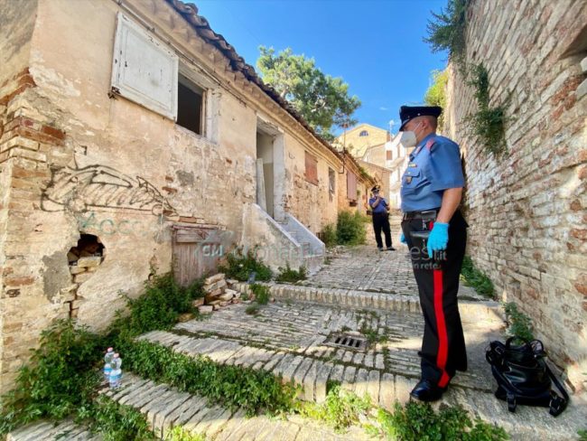Trovato un cadavere in decomposizione in un casolare a Civitanova Marche
