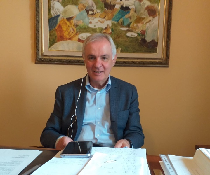 Il Comune di Montefano e l’associazione Dematepa firmano l’accordo di collaborazione fabio corvatta al telefono