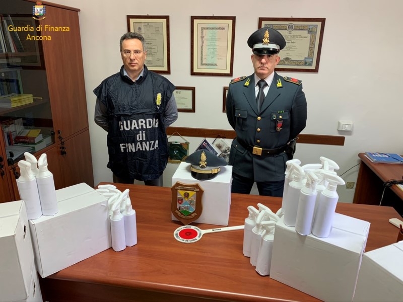 Guardia di Finanza: Jesi, sequestrati trecento flaconi di falso disinfettante anti covid-19.