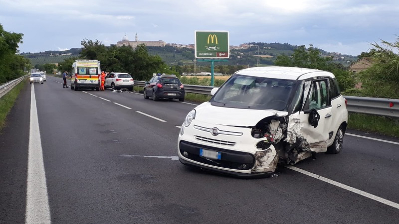 Incidente a Porto Recanati all’altezza del Diesel Marche