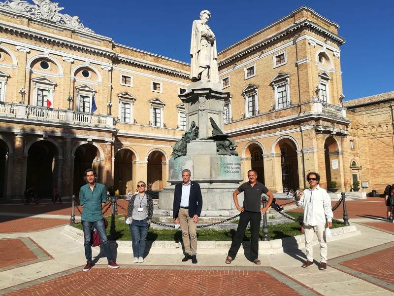 Continua da Recanati la diretta live radiofonica di Radio 1, televisiva e social dei 16 finalisti di Musicultura