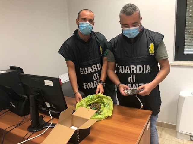sequestratati circa 430 grammi, tra hashish e marijuana a Montefano.
