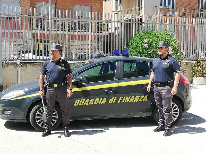 ARRESTATO A PORTO RECANATI UN CITTADINO DI ORIGINI SENEGALESI. guardia di finanza