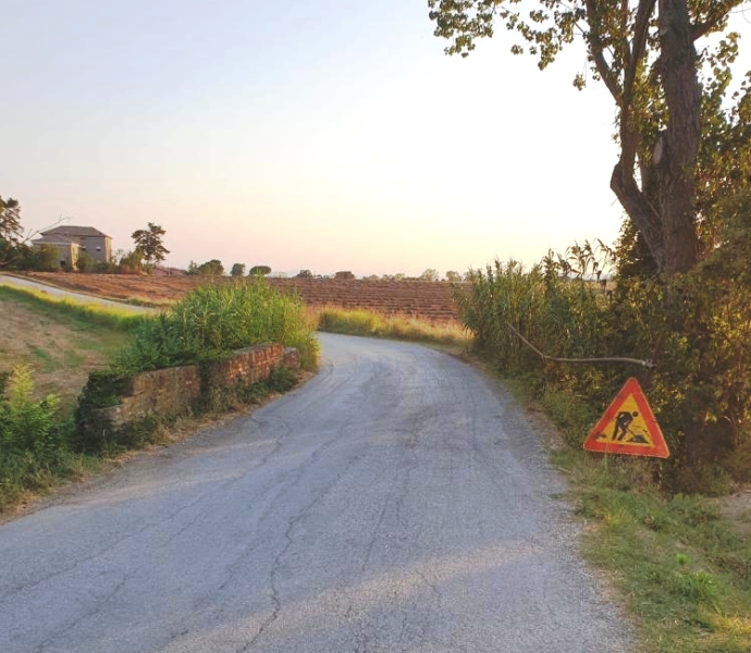 Sambucheto di Recanati: ponte pericoloso privo di parapetto- fuori dalle norme di sicurezza