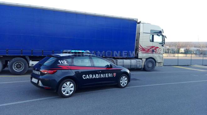 Civitanova: due minorenni clandestini nascosti nel tir