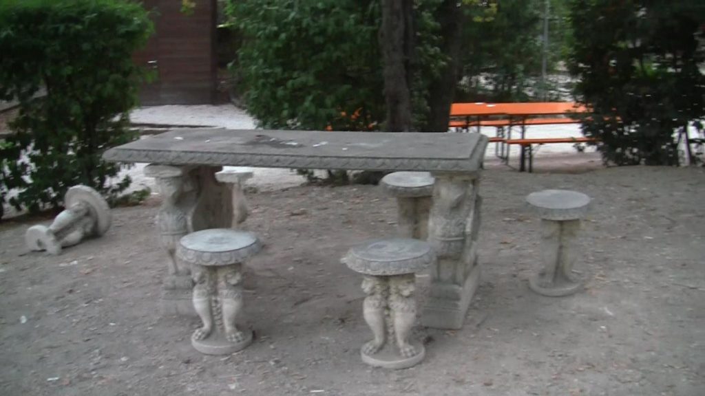 Il Parco di Villa Colloredo sempre meno luogo per le famiglie recanatesi arredi villa colloredo