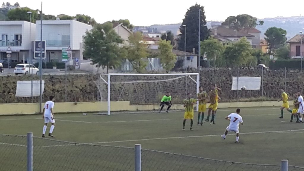 Il Covid ferma di nuovo il calcio marchigiano, si torna in campo il 17 gennaio Azione di gioco
