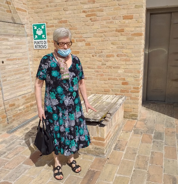 Tavole fradice e spezzate: un pericolo per i bambini della materna di Sant’Agostino a Recanati
