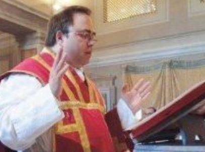 Sinistra Italiana Macerata contesta a don Andrea Leonesi di fare il prete