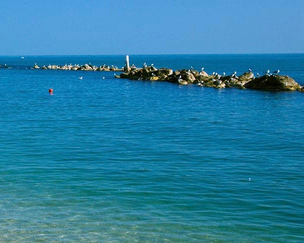 Ecco un po’ di storia sulle scogliere a Porto Recanati