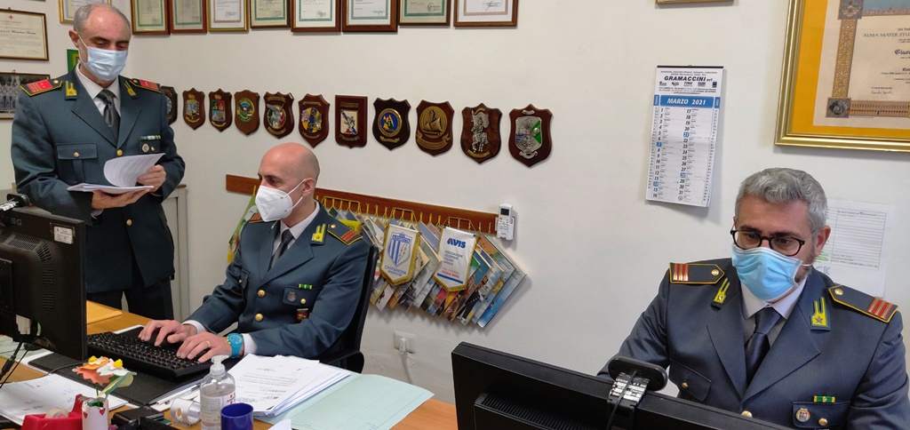 Porto Recanati: denunciati nove imprenditori di etnia cinese e un italiano.