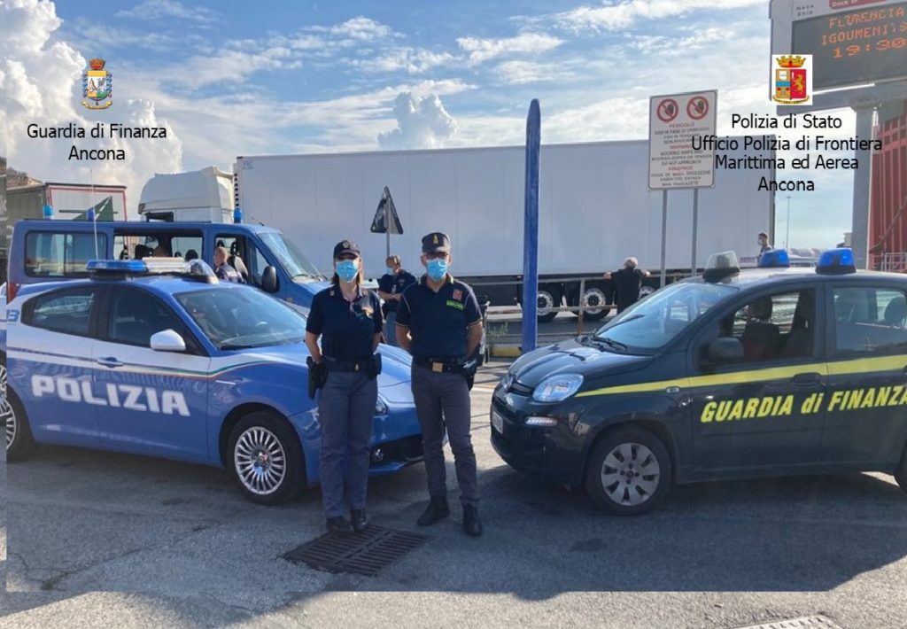 GdF: maxi sequestro di esplosivi al Porto di Ancona: sequestrati oltre 10 milioni di detonatori e 314 mila munizioni.