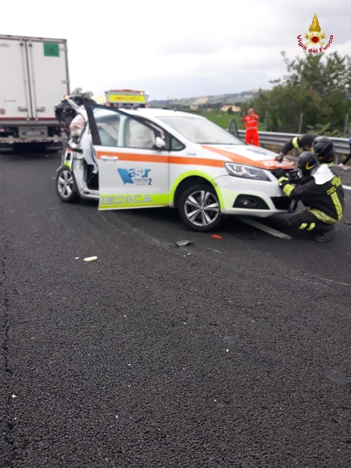 Tir contro un’automedica sull’autostrada. Nessun ferito