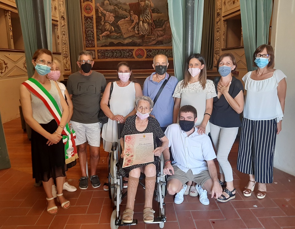 Il Sindaco di Potenza Picena festeggia i 100 anni di vita della concittadina Anna Andrenacci