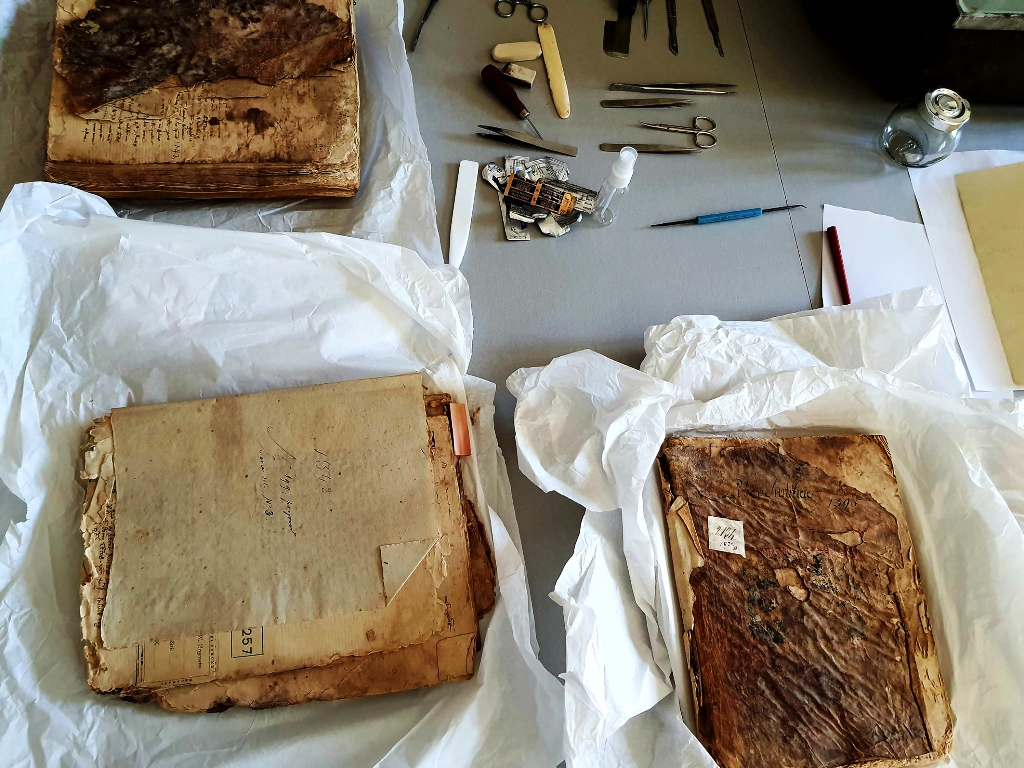 Recanati: da domani in mostra i preziosi testi di giustizia del 1300 restaurati
