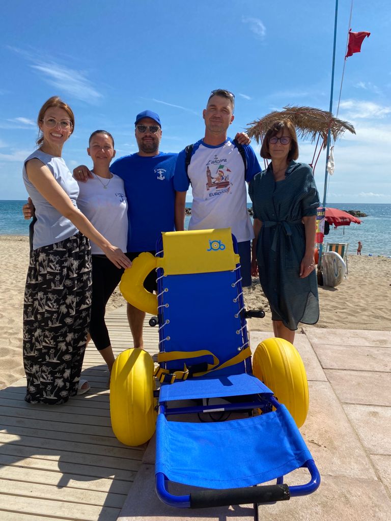 Porto Potenza, passerelle per favorire l’accesso in spiaggia alle persone con disabilità