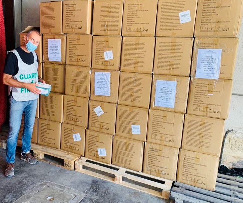 Sequestrate oltre 35.000 mascherine ffp2 con falso marchio CE.