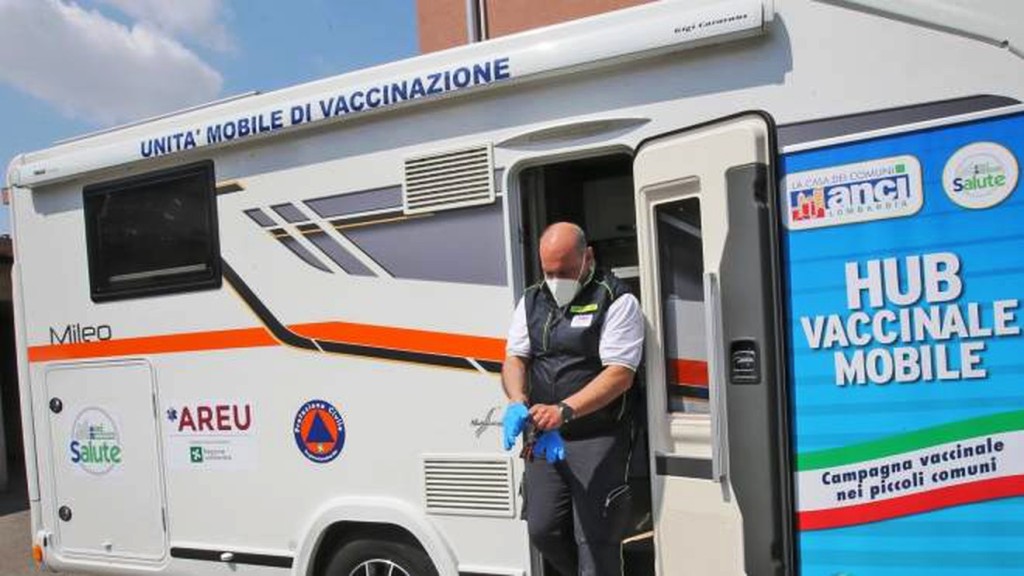 Da domani potranno accedere alla vaccinazione nei punti vaccinali solo i prenotati. L’accesso diretto, senza prenotazione, solo per chi deve fare la prima dose