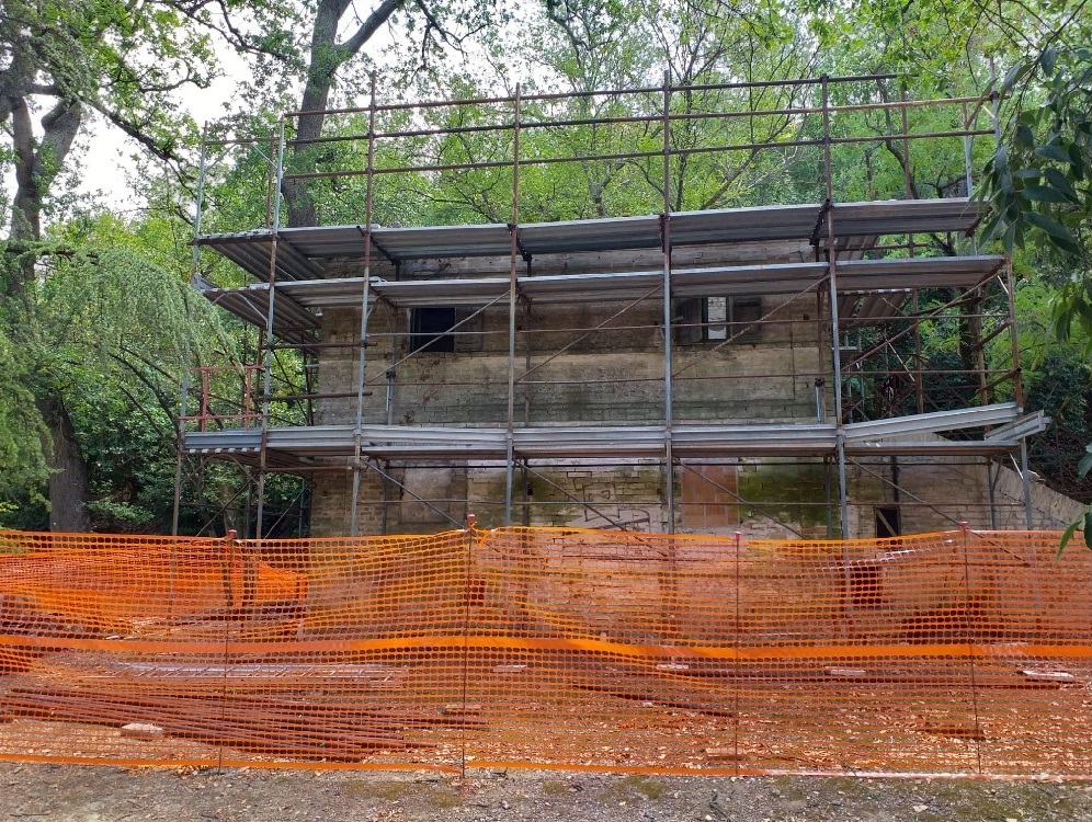 Recanati: al via i lavori della “casetta delle scimmie” al Parco di Villa Colloredo Mels