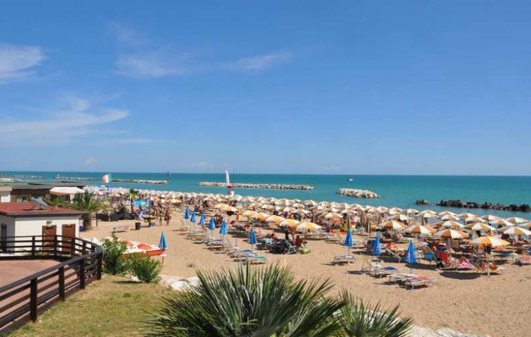 Chiuse le spiagge a Porto Potenza Picena nella notte di Ferragosto