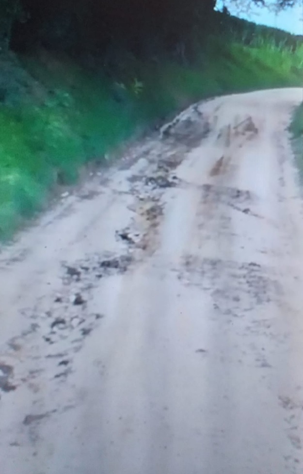 Recanati: le strade di campagna sono un colabrodo…..