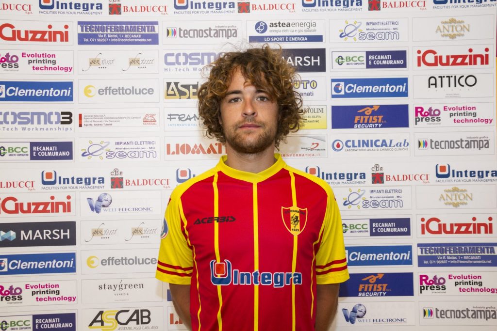 Recanatese verso un’altro big match, parola al centrocampista Raparo