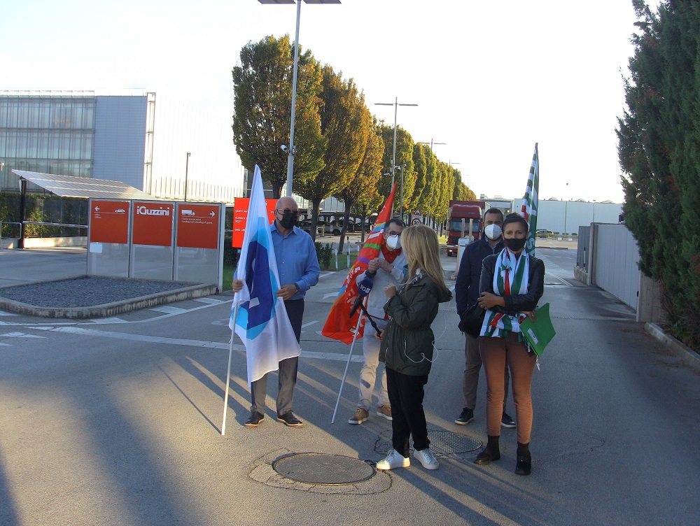 I sindacati hanno un solo obiettivo, il ritiro della procedura di licenziamento per 103 dipendenti
