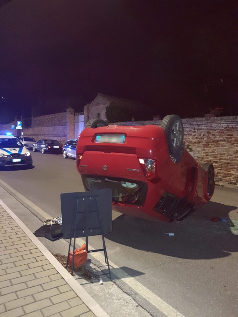 Recanati: soccorso un uomo che si è sentito male per strada