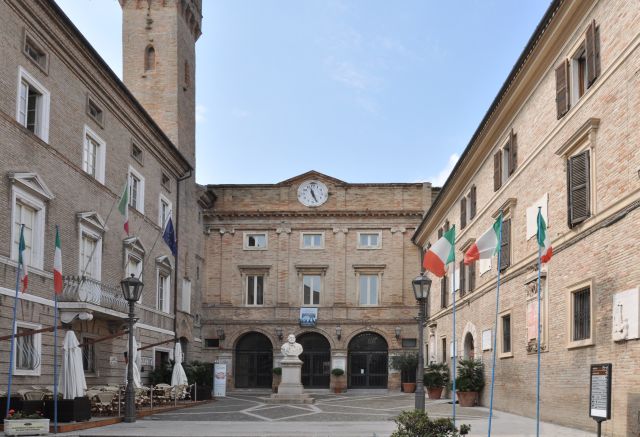 Per Prima Loreto, Il Dup è un contenitore vuoto, privo di idee e di progetti.