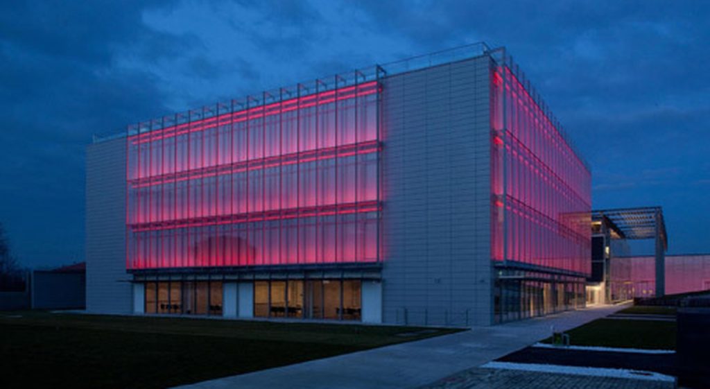 Esecutivi i 42 licenziamenti alla IGuzzini illuminazione