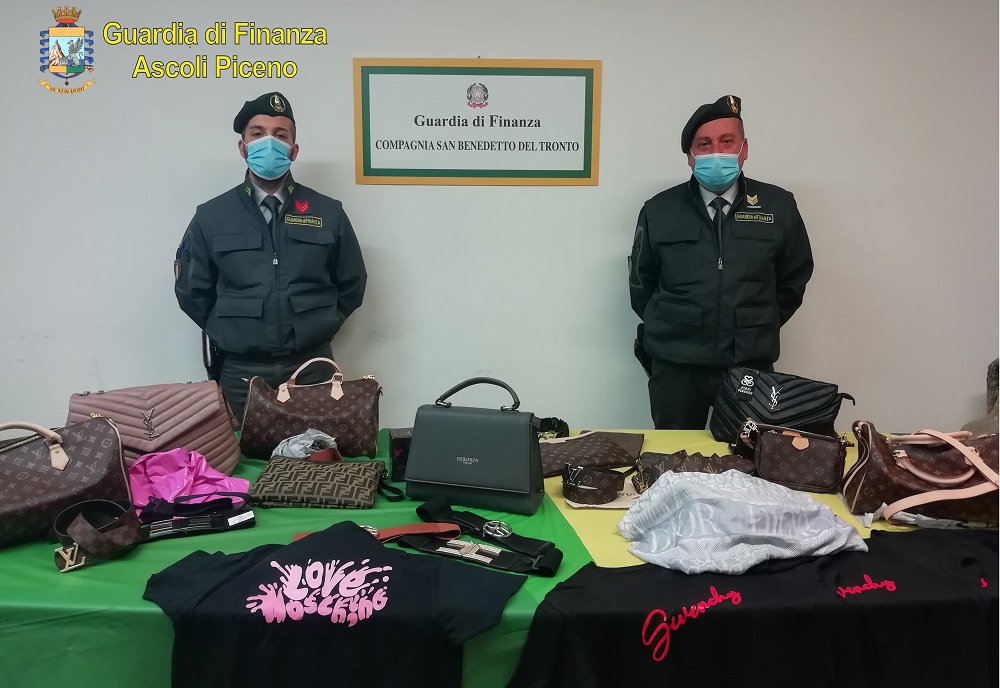 Sequestrati dalla Guardia di Finanza prodotti di bellezza ed abbigliamento contraffatti
