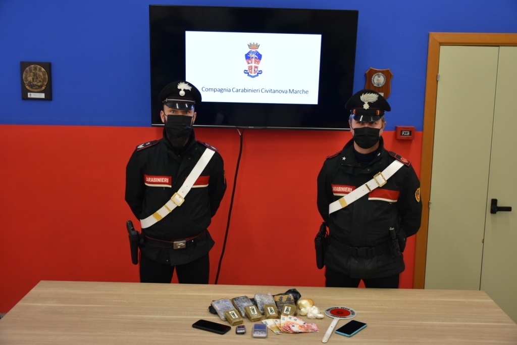 Arrestato un macedone per detenzione e spaccio di sostanze stupefacenti.