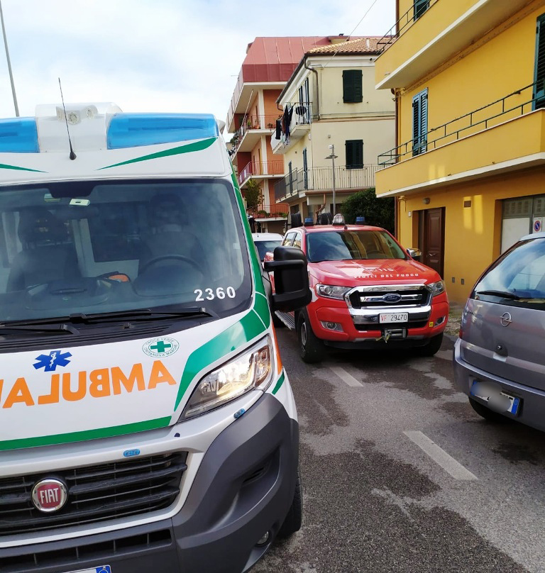 Recanati: anziana cade a casa. Intervengono i Vigili del Fuoco e il 118