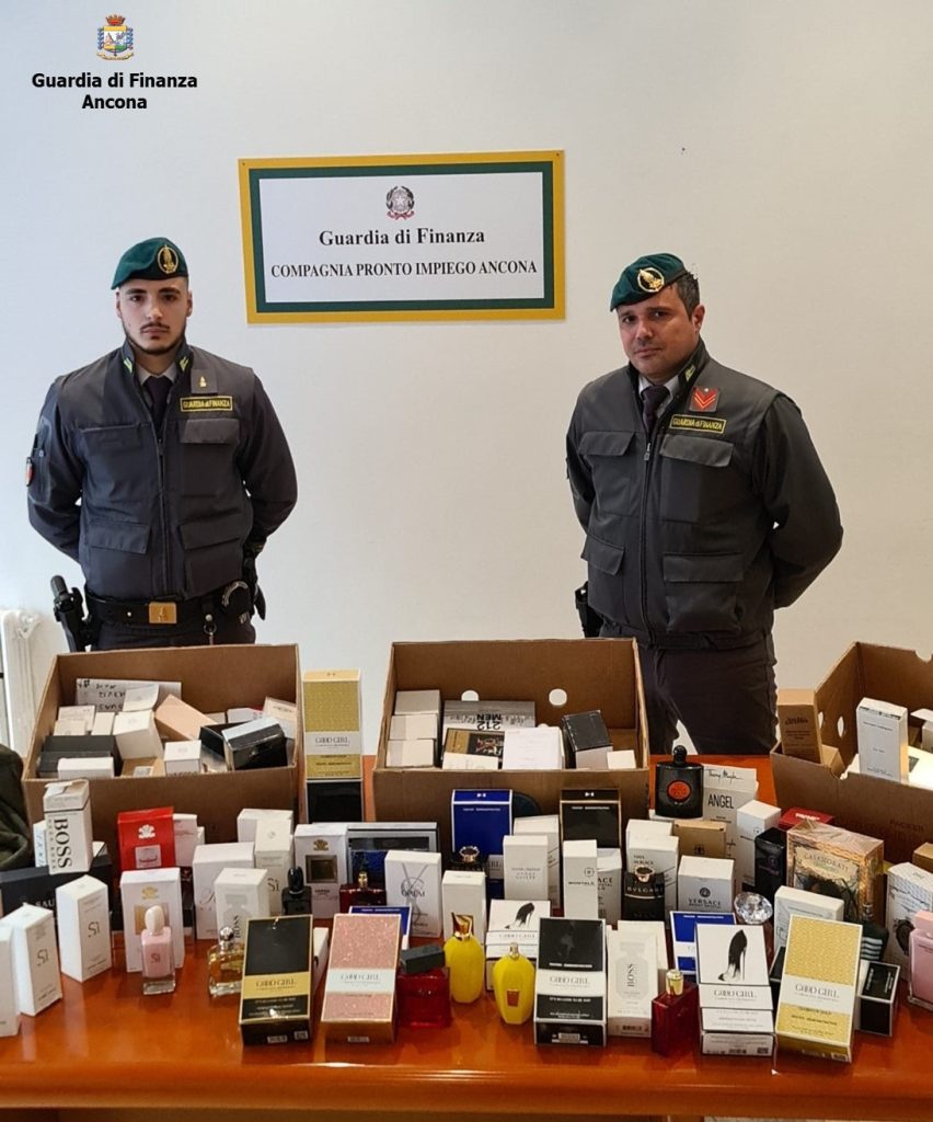Sequestrati nel periodo festivo oltre duemila prodotti irregolari.