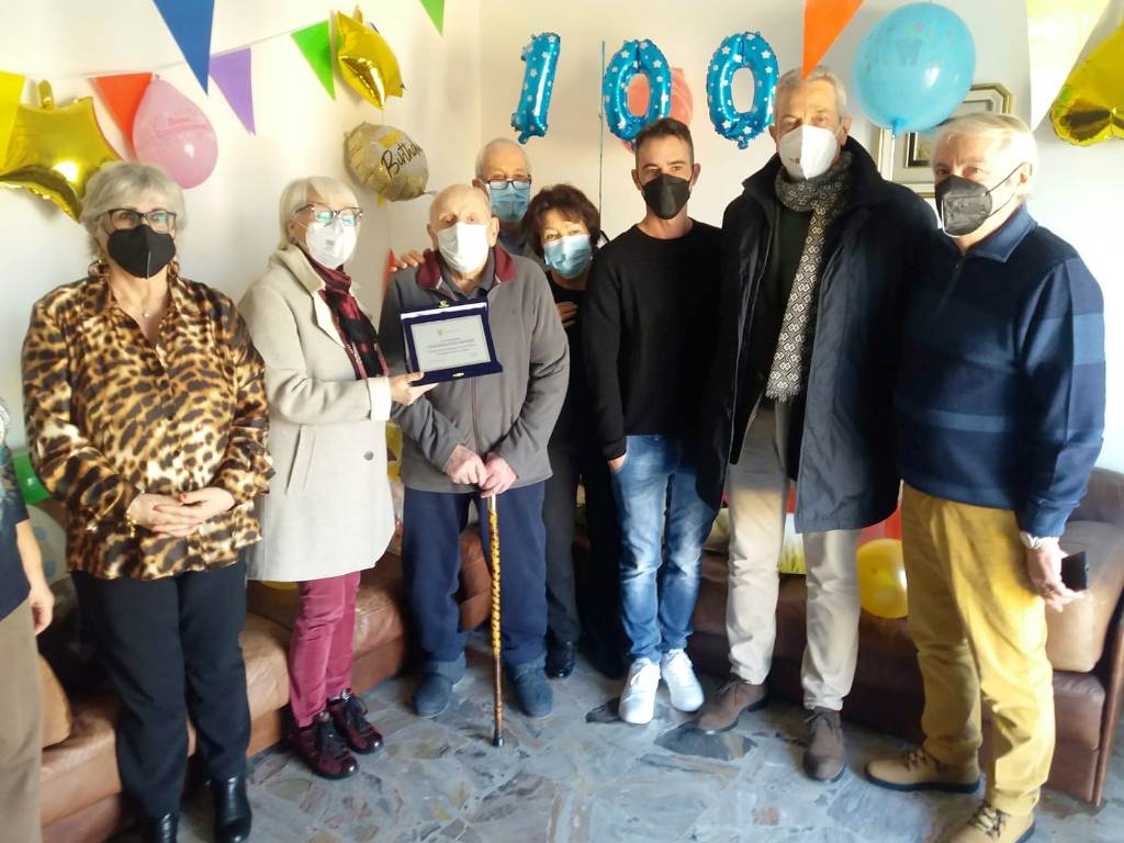 Un nuovo centenario nella città dell’infinito: auguri a Ferdinando Senesi