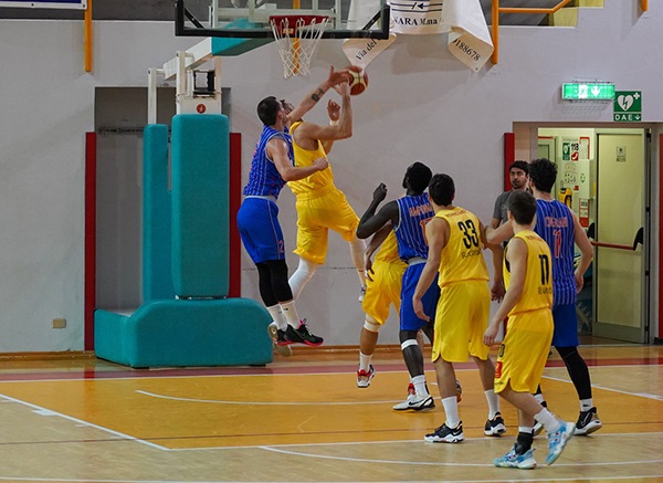 C Silver: E’ bagarre in coda, Recanati, Ascoli P.S.Giorgio ai playoff c’è posto per due.