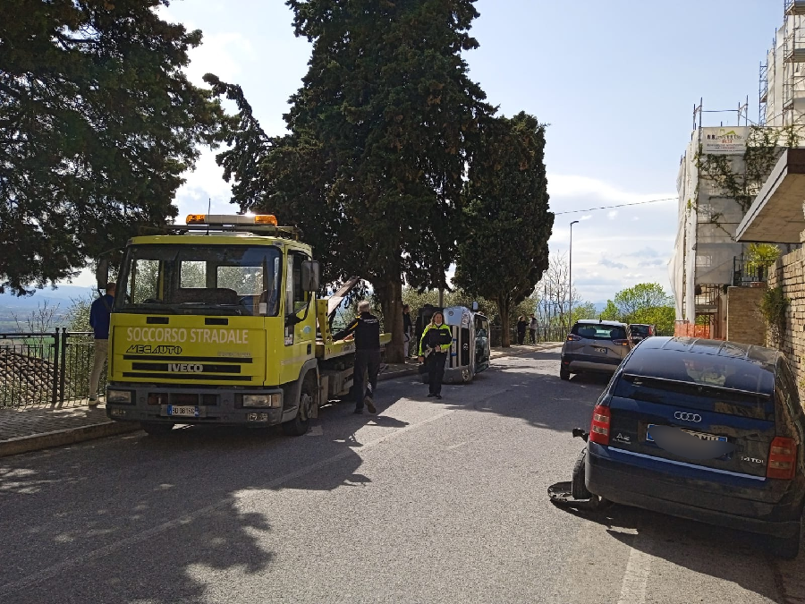 Incidente poco dopo Porta Cerasa a Recanati