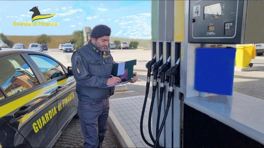 Azione di controllo della Guardia di Finanza sui prezzi del carburante