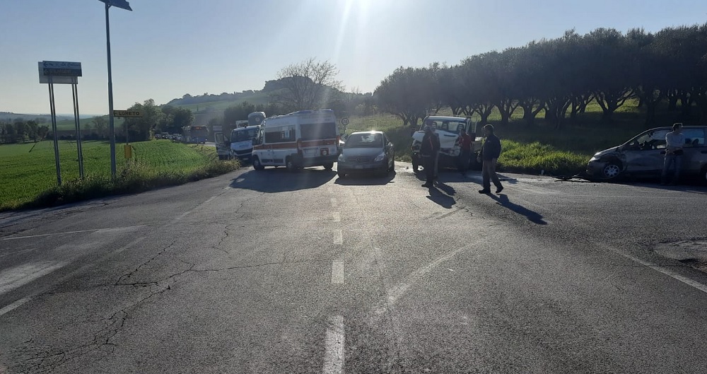 Ennesimo incidente all’incrocio fra Chiarino, Costa Bianca e la strada dei Pali