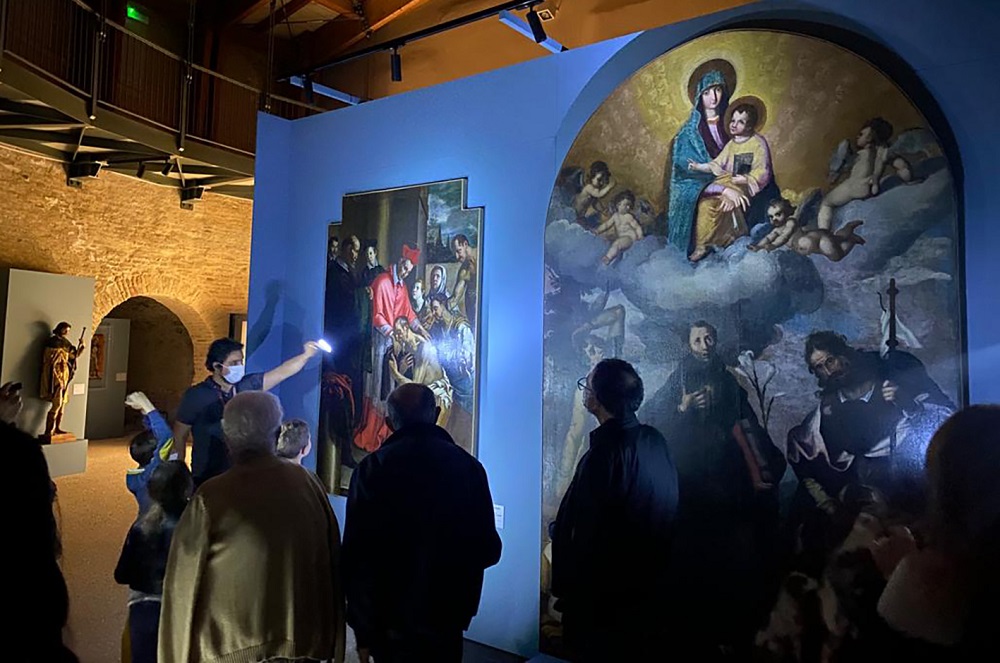 LUCI SULL’ARTE: successo per la visita a lume di torcia dei capolavori dei Musei di Recanati e Loreto